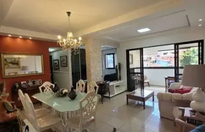 Apartamento no cidade jardim 2 suítes com dependência armários