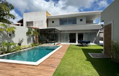 Linda casa em vilas do atlantico com 5 suítes porteira fechada alto padrão