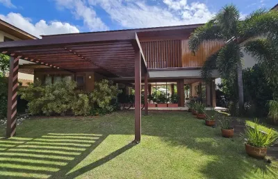 Casa a venda em praia do forte com 5 suites no cond dos ipês no piscinas naturais