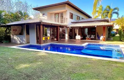 Casa a venda em praia do forte com 4 suítes no condomínio das acácias piscinas naturais