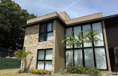 Casa a venda no encontro das aguas em lauro de freitas com 5 suites reformada