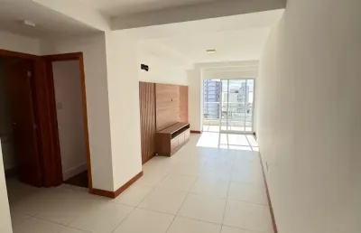 Apartamento a venda na barra com 2 quartos varandão armários no mario quintana