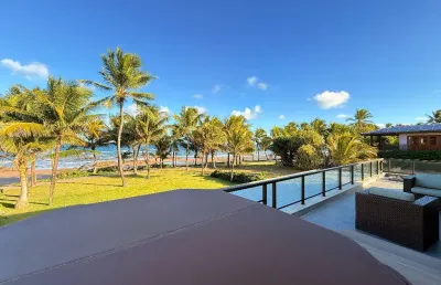 Casa para locação no porto busca vida resort com 5 suites reformada e frente mar