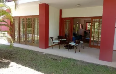 Apartamento a venda em praia do forte com 2 suites térreo no village das acacias