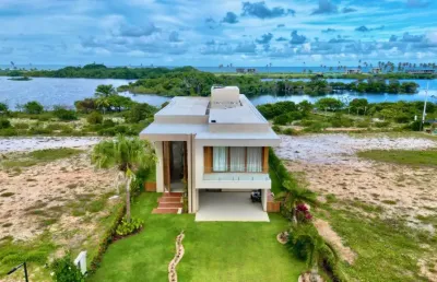 Casa a venda em alphaville guarajuba com 6 suites mobiliada vista lagoa e mar