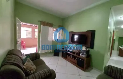 Vendo casa espaçosa e com terraço no centro,de alpercata - mg