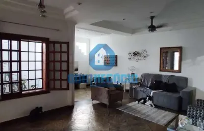 Linda casa de esquina com decoração rustica e area gourmet com churrasqueira ,