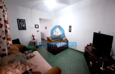 Casa baixa , parcelamento próprio , ótima localidade , três quartos