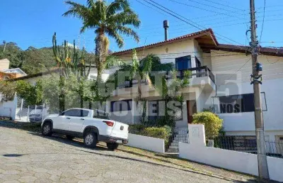 Casa com 6 quartos à venda no bairro trindade em florianópolis.