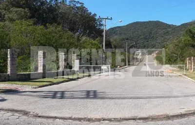 Casa com 3 dormitório sendo uma suíte à venda no bairro saco grande em florianópolis