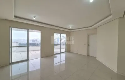 Apartamento amplo com 169m², 3 quartos sendo 1 suíte.