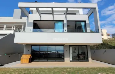 Casa alto padrão com 3 suites no bairro joão paulo florianópolis