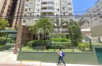 Apartamento com dois dormitórios  no centro próximo a beiramar.
