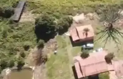 Fazenda disponi?vel pra venda no munici?pio de luziania. goia?s.  32 alqueires.  valor 6.000.000.00 casa sede casa de caseiro  toda cercada com estacas de arroeira e no arame liso. com 11 divisa?o de 