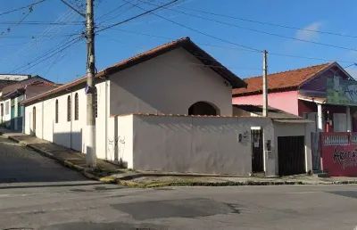 Excelente imóvel no centro rua tiradentes, 228 ( esquina c a rua dos operários) em frente ao boulevard jacareí/hotel ibis, tendo acesso pelas duas ruas. uso residencial ou comercial!! 4 quartos, sala,