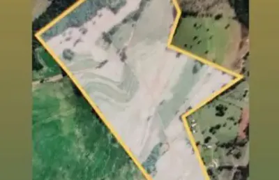 Aqui sitio com 14.8 alqueires.. 8 km do asfalto, 23  km de itapetininga, ótima topografia terra mista boa , partes vermelha ... não tem benfeitorias,  preço 3.2 milhão