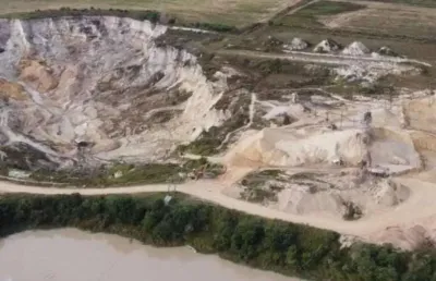 Fazenda com porto de areia a venda na região de itapetininga-sp ??   localizada no município de campina do monte alegre   porto de areia está em pleno funcionamento   atuando e consolidada a 25 anos n