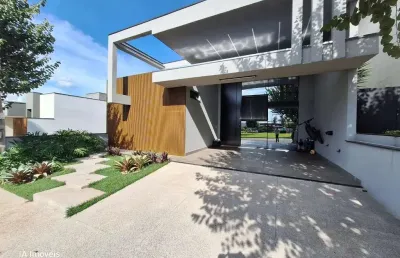 Casa térrea 190m2 3 dorms 1 suíte, 2 banheiros, 4 vagas de garagem e uma espaçosa sala, tudo isso em um ambiente seguro e tranquilo.