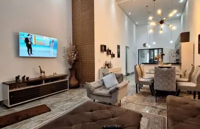 Casa térrea 155m2 3 dorms 1 suíte, 3 salas amplas, perfeitas para receber amigos e familiares, 2 banheiros modernos e 4 vagas de garagem para garantir