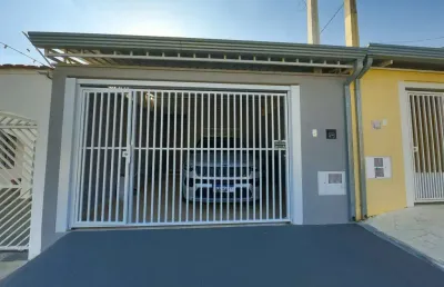 Casa térrea com 3 quartos, sendo 1 suíte, todos com ar condicionado instalado  casa recém reformada, lindos acabamentos e com churrasqueira a carvão  excelente localização  características: 110m² de c