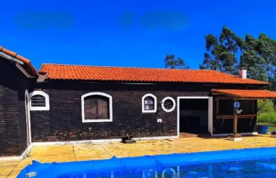 Sitio 30 alqueires, destinados a granja, lavoura, estufas e pasto  13 alqueires em plantio  17 estufas  boa topografia  terra de lavoura   boa de água