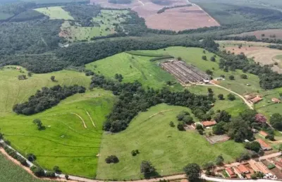Sítio granja 23,8 alqueires, formada em pasto  boa topografia  terra de lavoura   ribeirão bom de água   *granja: 4 galpões de granja 120x12 equipamen