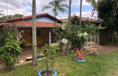 Chácara 986m2 casa 2 quartos mais sala cozinha e banheiro mais churrasqueira e piscina pomar e vários pé de frutas valor 450 mil . aceito casa de meno