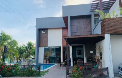 Casa duplex 241m2 - térreo: sala  cozinha  área de serviço  lavabo  varanda gourmet  1 suíte   - 2° piso: 02 suíte com varanda 02 suíte    obs. vai an