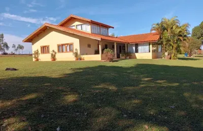 Fazenda          -	total: 38 alqueires paulistas         -	aproveitamento: 36 alqueires trabalháveis e 2 alqueires de reserva nas bordas dos rios  ?	a