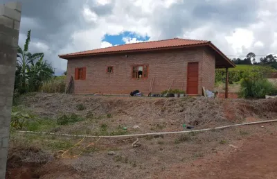 Chácara 5.938 mts  topografia baixa energia bifásica água de poço semi-artesiano  casa sede contendo: 2 dormitórios, sala, copa, cozinha, banheiro soc