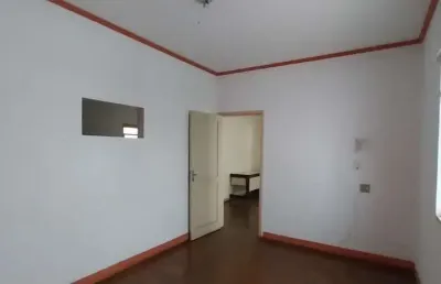 Casa térrea 126m2 3 dorms, sala ampla, cozinha, banheiro, região central de jacareí próximo a supermercados, shopping, escolas. farmácias e muito mais