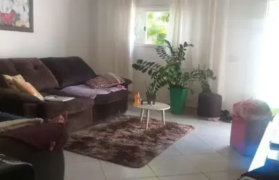 Casa sobrado 154m2 3 dorms 1 suíte, área de claridade mais copa cozinha quintal para fazer uma piscina - garagem para 5 carros - valor 320 mil - rua a