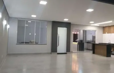 Casa térrea 187,65 m, terreno 250 m 3 suítes, 5 banheiros,  escritório c/ ar-condicionado, cozinha, sala estar e jantar c/ pé direito alto, área servi