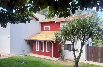 Casa duplex 205m2 3 dorms sendo 2 suítes uma com closet e 1 dorm no térreo, 1 sala de estar com vista para mata e acesso a varanda gourmet - 1 sala de
