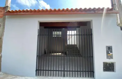 Casa 97,56m2 2 quartos sendo um suíte; ?? sala e cozinha; ?? lavanderia coberta; ?? iluminação painel de led; ?? gabinete na pia e no banheiro;