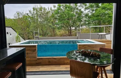 Casa duplex 201m2 3 suítes 1 master c/closet, lavabo, escritório, ampla área social toda integrada, área de serviço, varanda gourmet e 4 vagas de gara