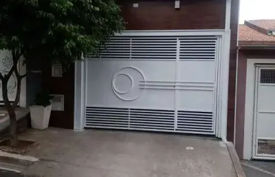 Casa térrea 140m2 3 dorms 1 suíte, sala de estar, sala de jantar, cozinha planejada, área de serviço, wc social, área gourmet com churrasqueira, 2 vag