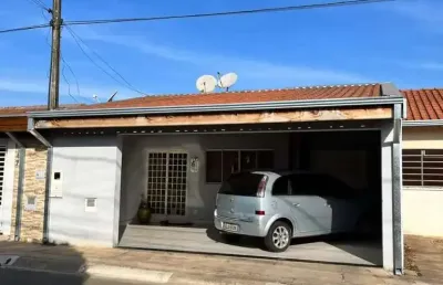 Casa térrea 80m2 3 dorms, sala, cozinha c/armários, área de serviço, 2 banheiros, área gourmet c/churrasqueira e pia, portão eletronico, 2 vaga cobert