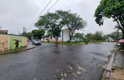 Casa térrea 68m2 2 dorms, 2 banheiros, sala, cozinha, quintal, 2 vagas, terreno 176m2, área de serviço