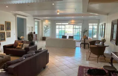 Casa triplex 569m2 3 suítes com closet, sala, cozinha, banheiros, quintal, piscina, melhor local de uberaba.6 vagas cobertas