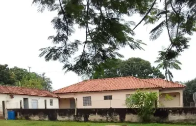 Fazenda 49 alqueires, em plantio: 40 alqueires solo: terra mista topografia: semi plana a levemente ondulada  hidrografia: ribeirão   benfeitorias: