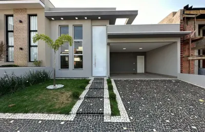 Casa térrea 150m2 3 dorms 1 suíte, sala 2 ambientes, cozinha planejada e cooktop, 2 banheiros, 4 vagas 2 cobertas e 2 sem, área gourmet c/churrasqueir