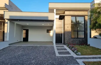 Casa térrea 150m2 3 dorms 1 suíte, sala ampla, 2 banheiros, cozinha planejada, ilha, cooktop, área gourmet c/churrasqueira, quintal, terreno 250m2