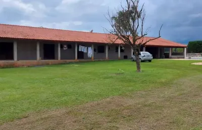 Chácara 5800m2 casa sede 150m2 3 suítes, sala, cozinha, avarandada, piscina, toda cercada, porcelanato