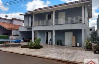 Um belo sobrado em betel com 4 dormitórios, 2 suítes com banheiras, banheiro social, despensa, escritório, área util 220,00m2, área terreno 330,00m2.