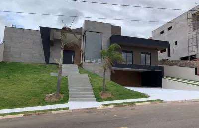 Casa duplex 375m2 4 suítes, sala estar/jantar e tv, cozinha, 7 banheiros, piscina c/hidro aquecida c/ placa inox e piso ao redor em mármore, aqu solar