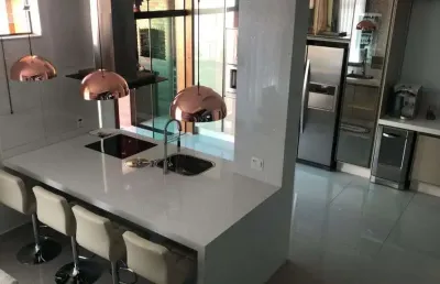 Casa duplex 270m2 4 suítes 1 master, lavabo, cozinha americana, banheiro área serviço, despensa, piscina, espaço gourmet, sala 2 ambientes, lavanderia
