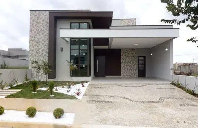 Casa térrea 3 suítes, área gourmet com churrasqueira a carvão, piscina, banheiro externo, área de serviço, despensa, 4 vagas (2 cobertas), lote 275m2