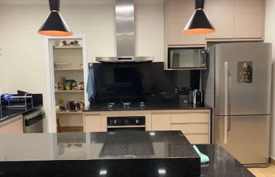 Casa térrea 155m2 2 suítes,1 escritório reversível para dorm,banheiro social,sala grande,quintal grande,toda mobiliada e decorada,ar condicionado