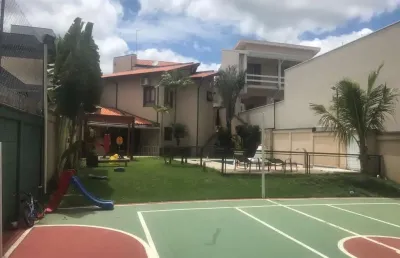 Casa duplex 340m2 3 suíte,lareira,churrasqueira,piscina,quadra,forno de pizza,terreno 600m2,local privilegiado dentro do condominio